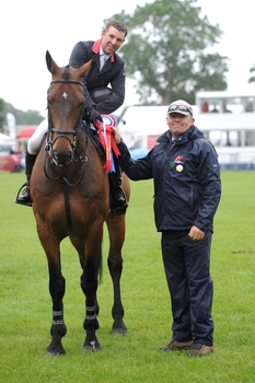 Mark Edwards takes the win in the International Stairway at the South of England Show